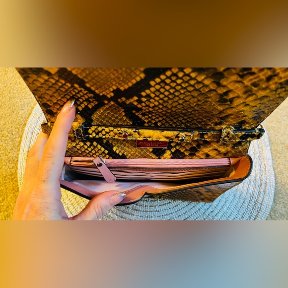 ♠️ Kate Spade ♠️ Snake Embossed Small Turn Lock Crossbody Bag with Chain Strap - Picture 10 of 13